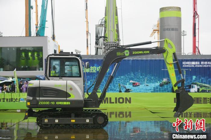 高速液压夯实机:铲车与挖机谁更胜一筹?